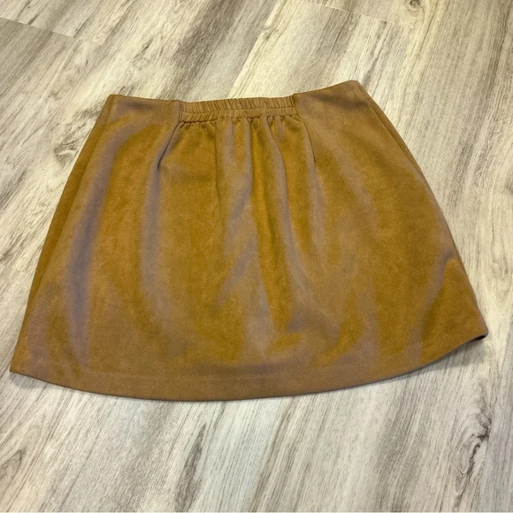 Women’s Wild Fable Camel Tan Faux Suede Button Front Mini Skirt / Size Medium - Picture 3 of 7